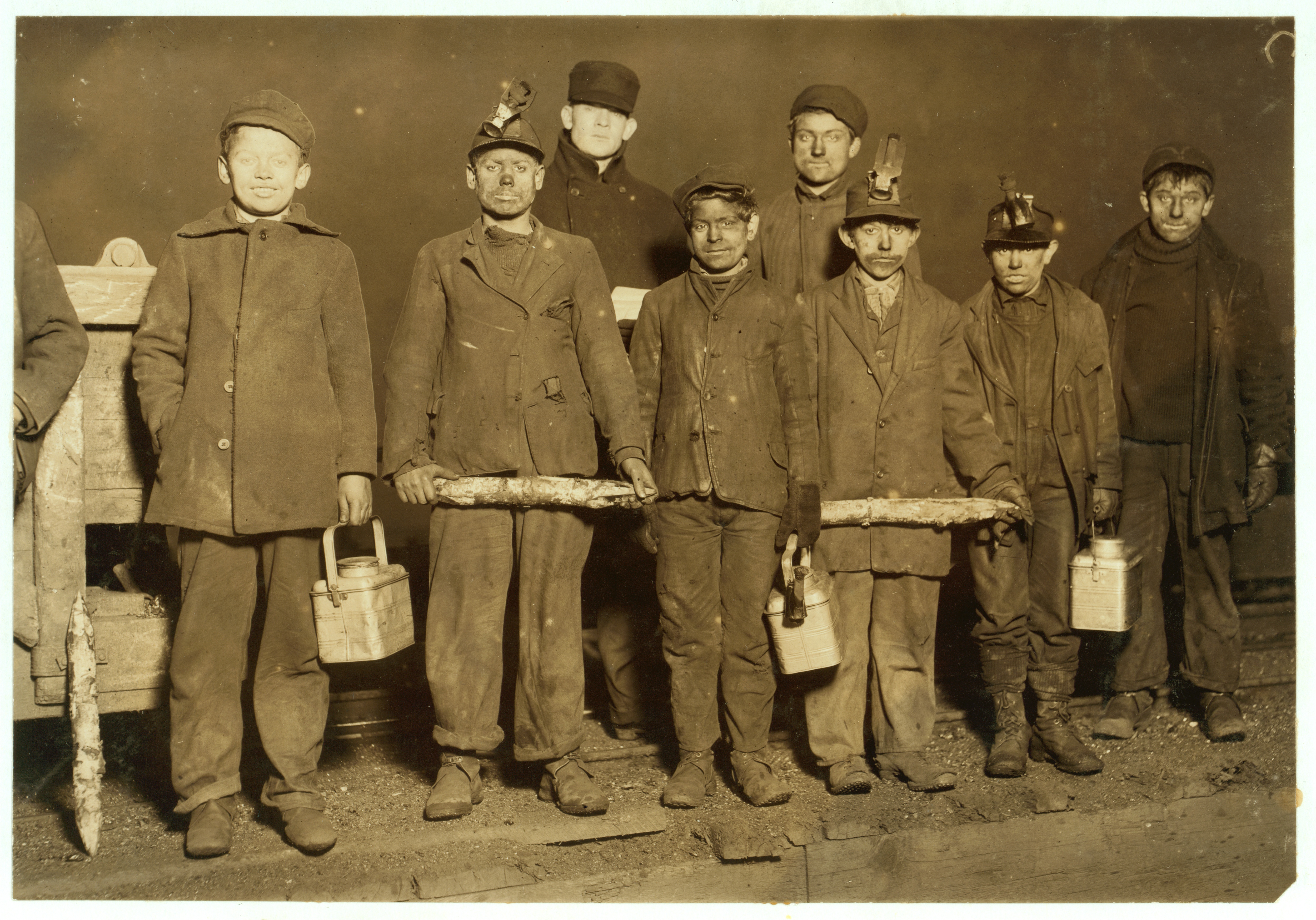 Как жил рабочий класс. Детский труд в США 1900 годы. Детский труд в США 20 век. Детский труд Англия 19 век в шахте. Детский труд на угольной шахте, Пенсильвания, январь 1911 года.